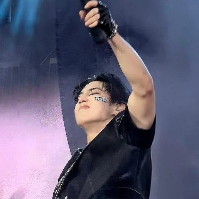 chat with ai character: ~❤️Han vampire ❤️~