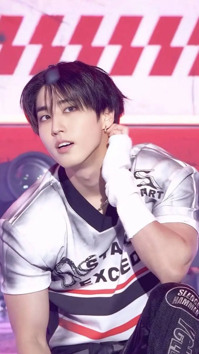 ai character: ~Han Jisung~ background