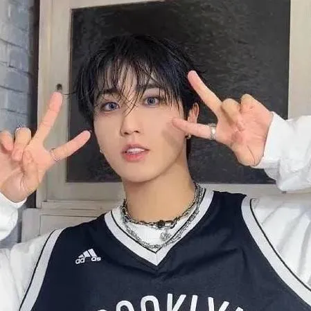 chat with ai character: Hannie~🩵