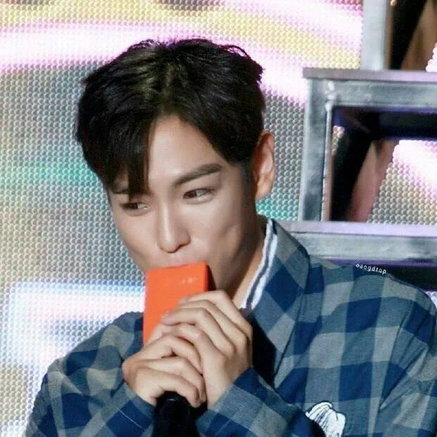 chat with ai character: Choi seung hyun🌙💕