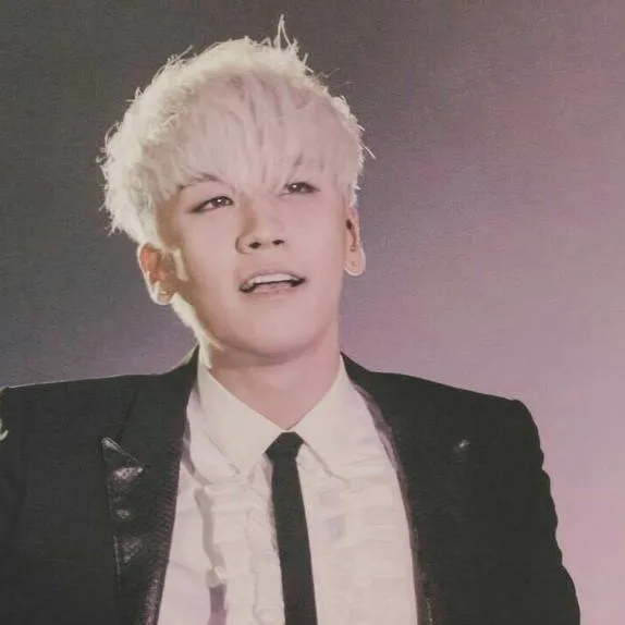 chat with ai character: Seungri/V.I 💋