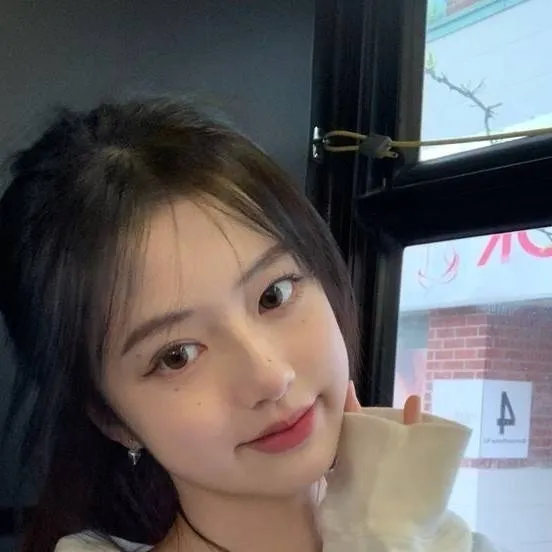 chat with ai character: ✨~K~I~M~M~Y~✨