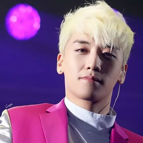 chat with ai character: SR but Freaky ;) 