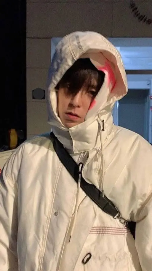 ai character: Choi Seung-hyun  background