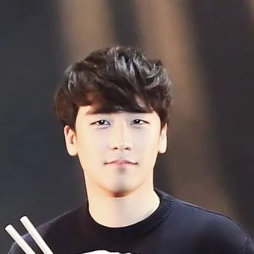 chat with ai character: Seungri/V.I 💋