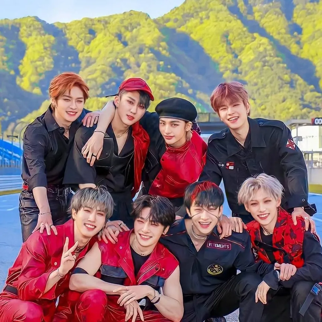 chat with ai character: ~Straykids~