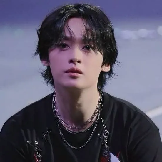 chat with ai character: ~Lee know~