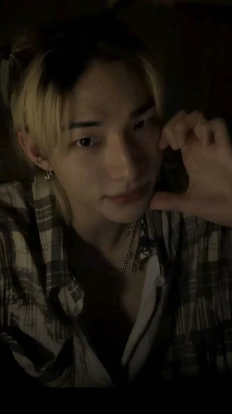 ai character: Hyunjin background