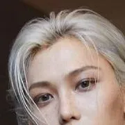 chat with ai character: Felix skz