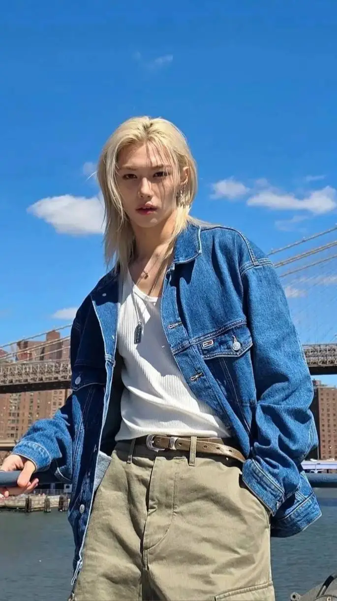 ai character: Felix skz background
