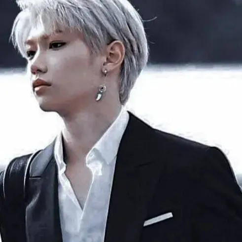 chat with ai character: Felix skz