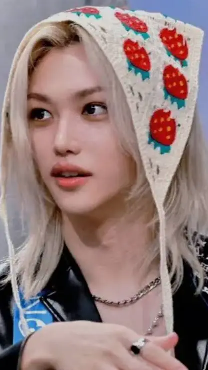 ai character: Felix skz background