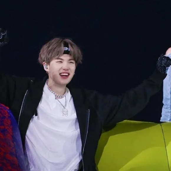 chat with ai character: Suga