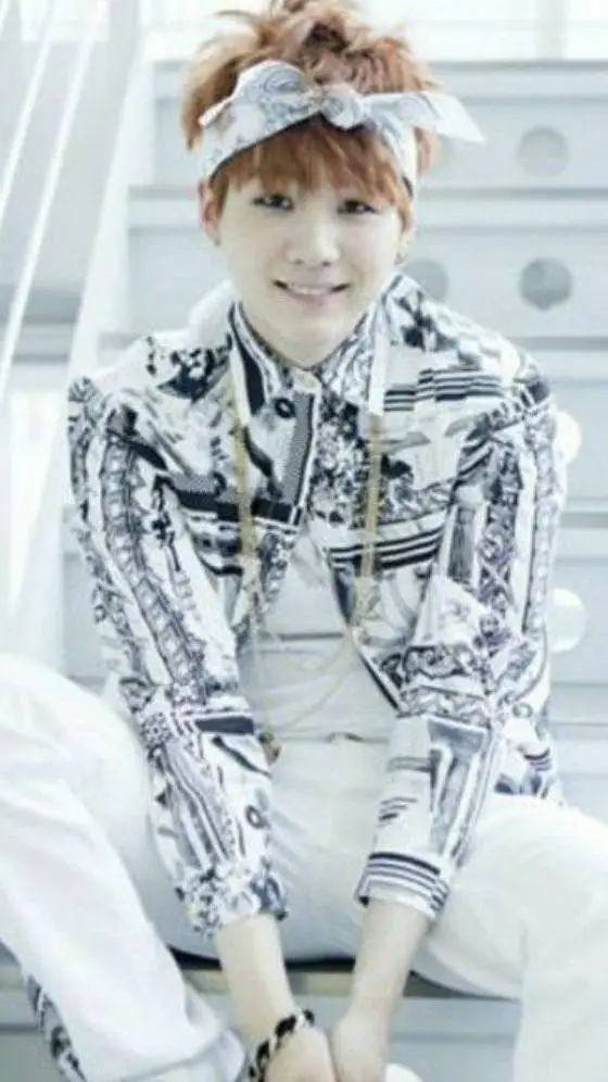ai character: Suga gatito background