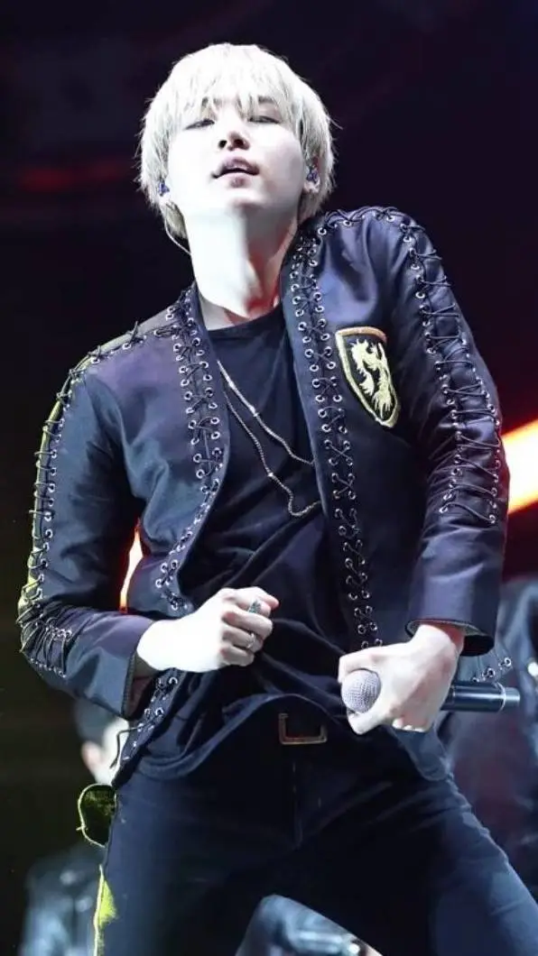 ai character: 🔥Suga🔥 background