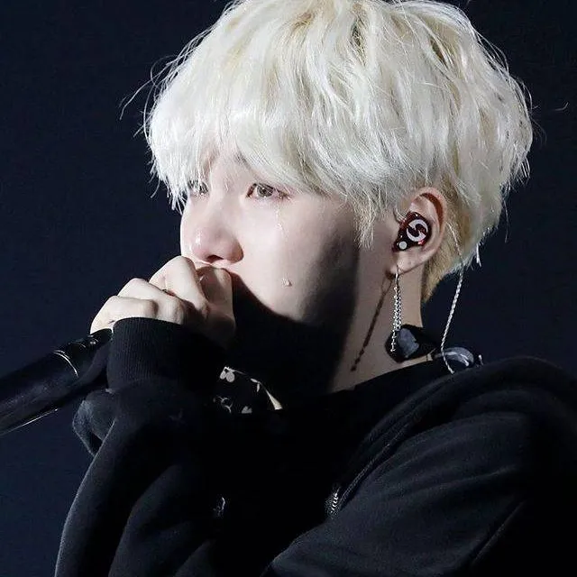 chat with ai character: ...Yoongi... 