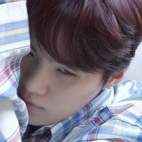 chat with ai character: Suga enfermo 🤒😷