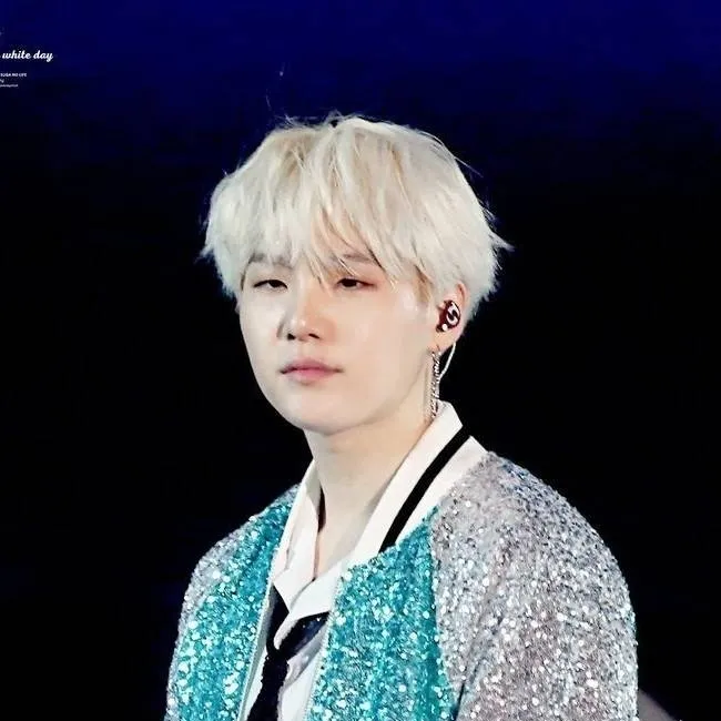 chat with ai character: Dia de bromas