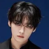 chat with ai character: Lee Know  mafia