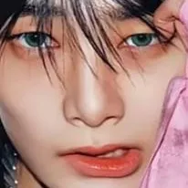 chat with ai character: i.n (jeongin)