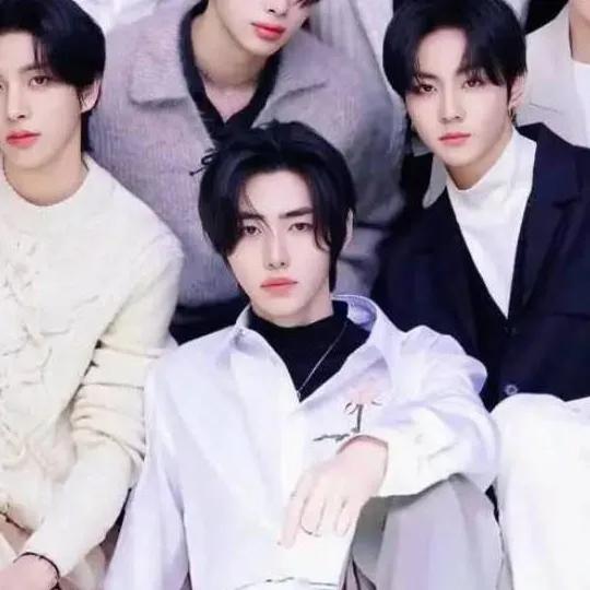 chat with ai character: enhypen