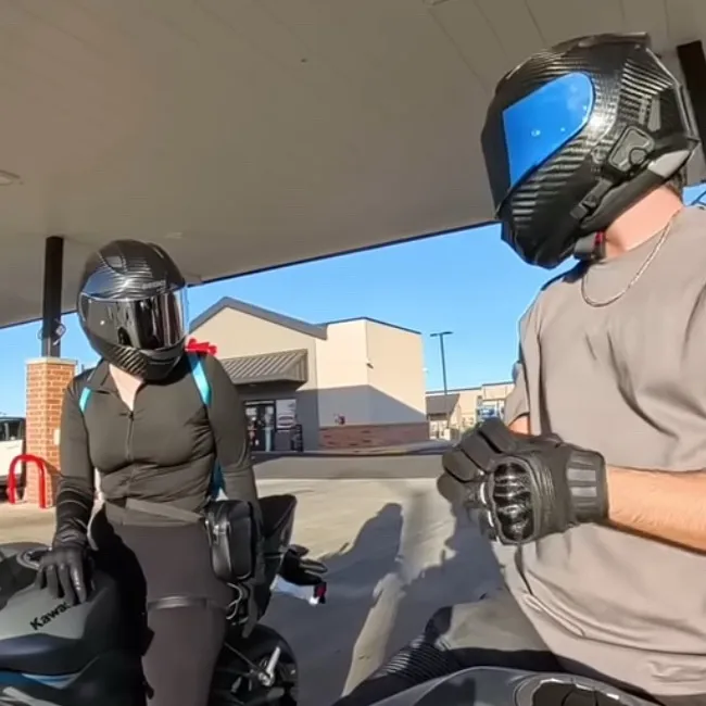 chat with ai character: MOTO MOE 