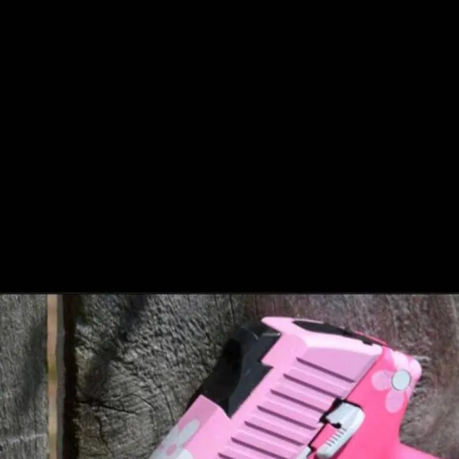 chat with ai character: Gun