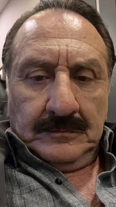 ai character: Hüsnü background