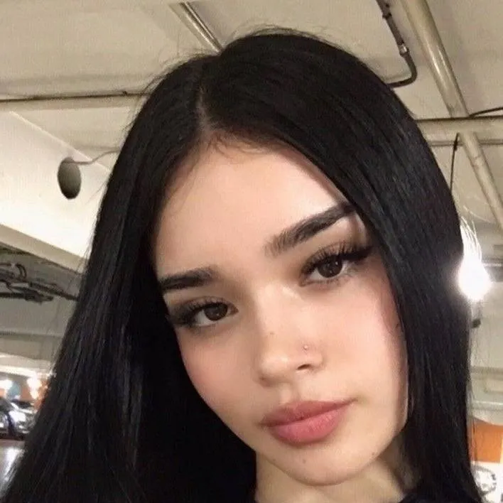 chat with ai character: Carla