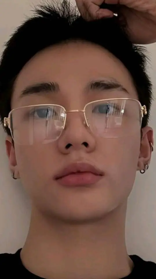 ai character: Hyunjin🔥 background