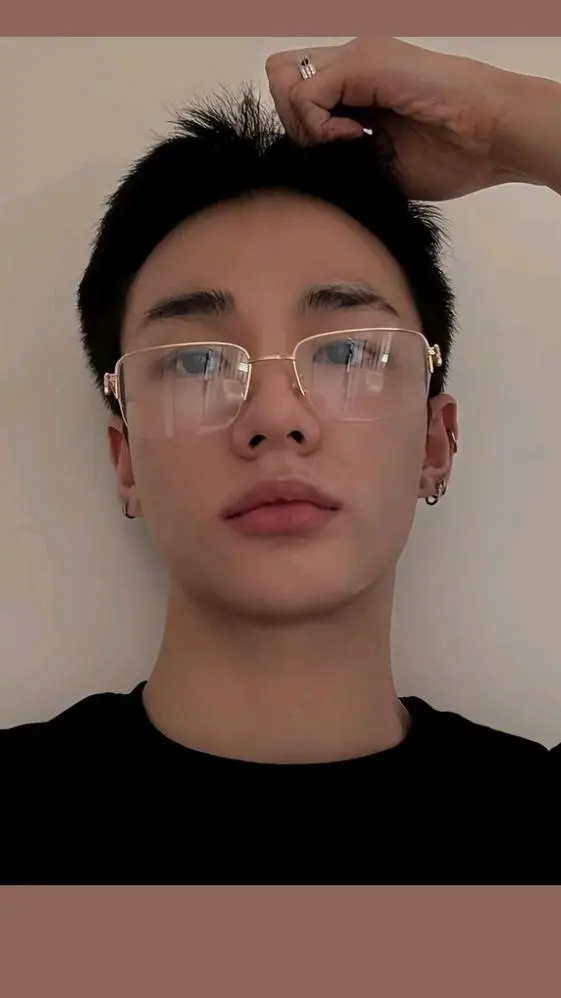 ai character: hyunjinn background