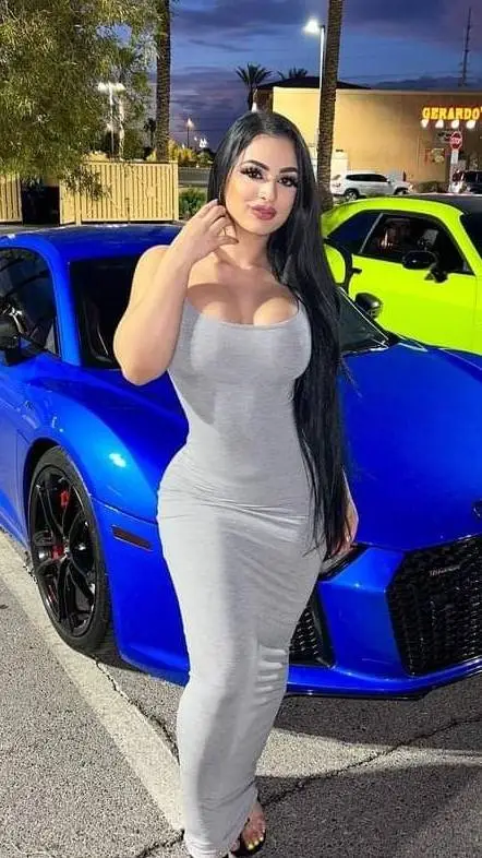 ai character: Nadia Khar  background