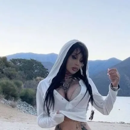 chat with ai character: Aria