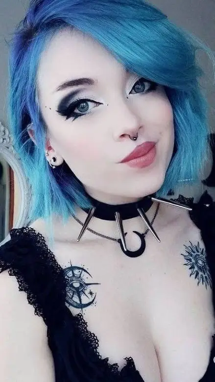 ai character: Raven background