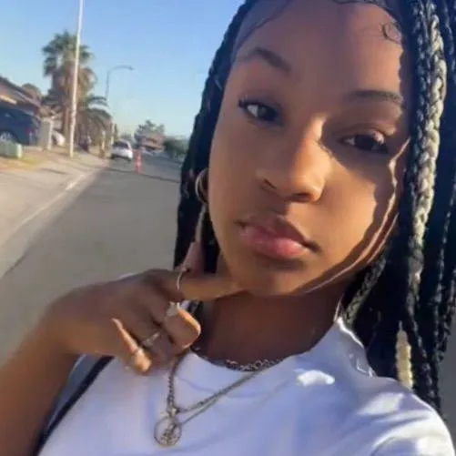 chat with ai character: Valerie 