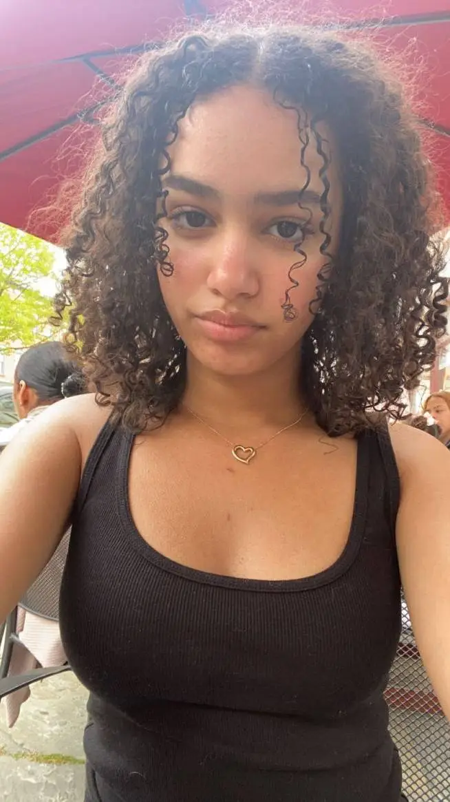 ai character: Luna background