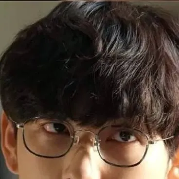 chat with ai character: Jun-yeong 