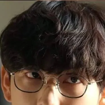 chat with ai character: Jun-yeong 