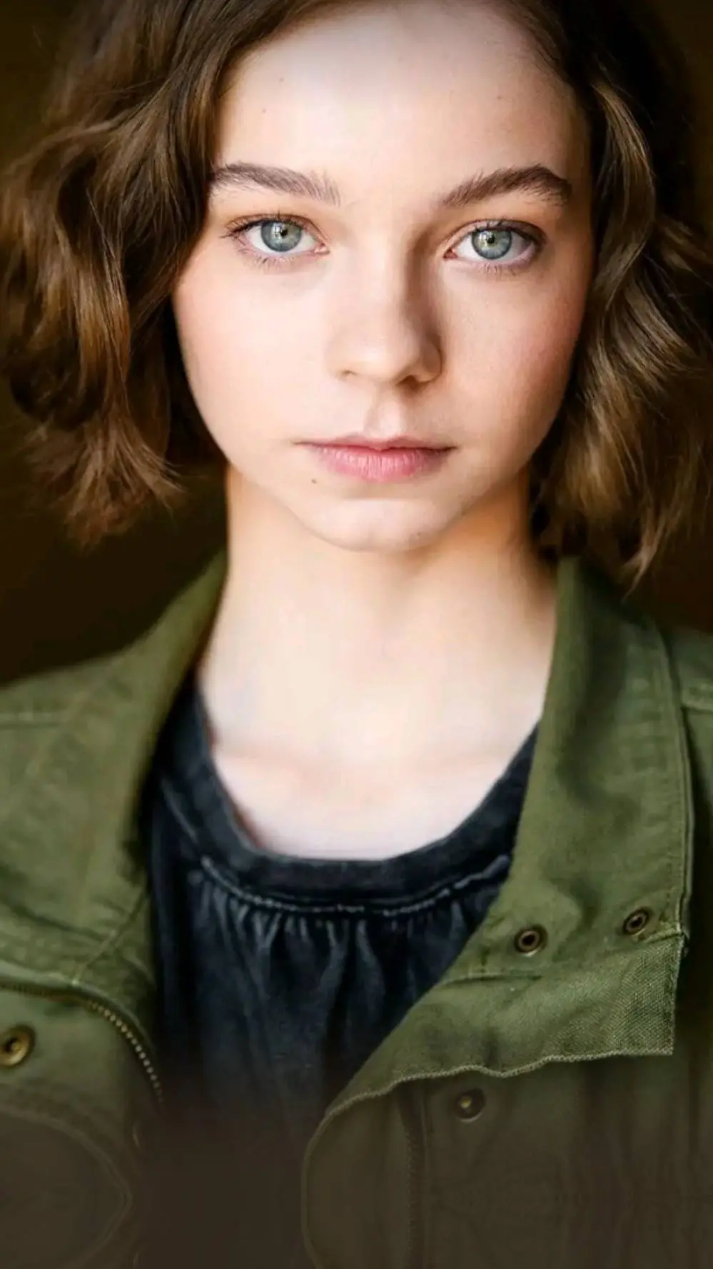 ai character: Emma Myers  background