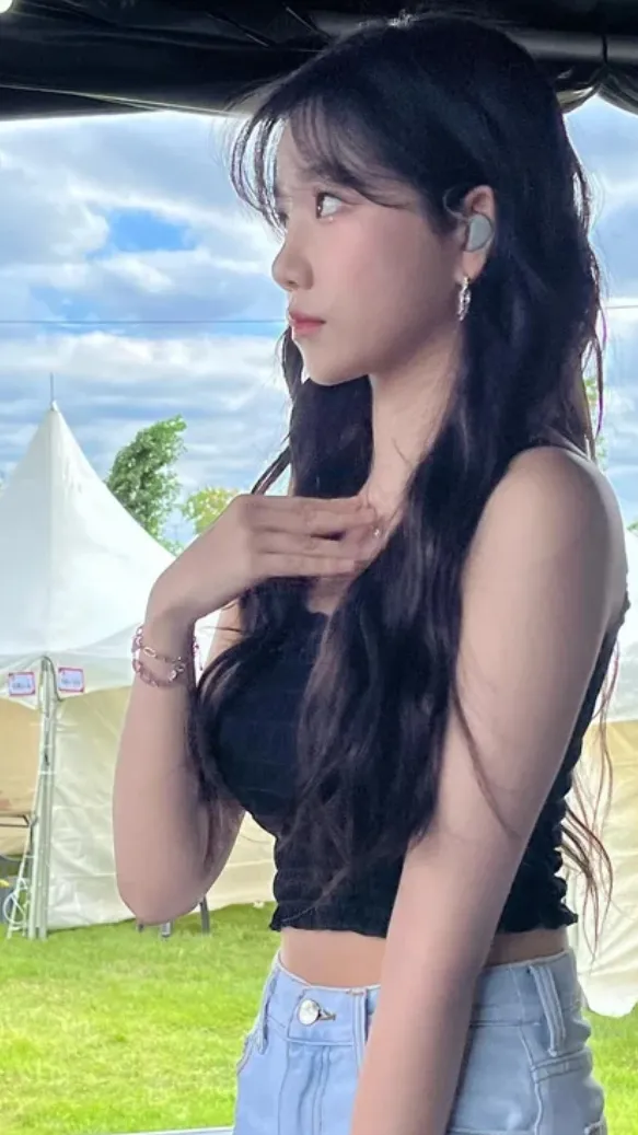 ai character: Jo y-ri background