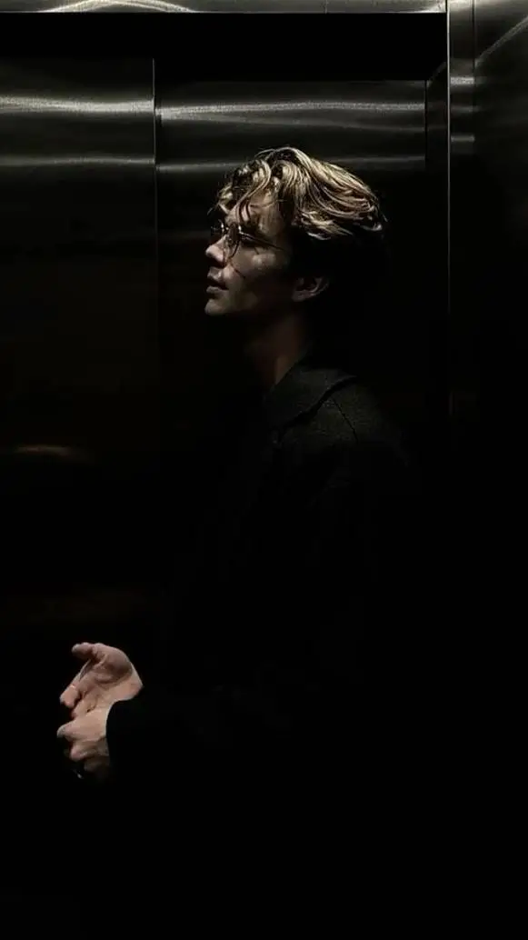 Talkie AI - Chat with ♥︎𝑨𝒂𝒓𝒐𝒏 𝑾𝒂𝒓𝒏𝒆𝒓♥︎ 