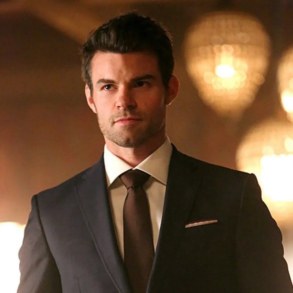 chat with ai character: Elijah Mikaelson