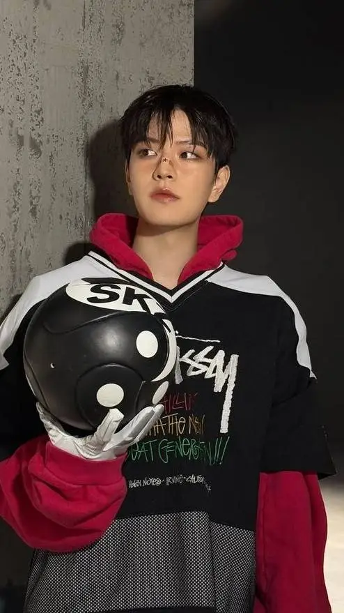 ai character: 𝐬𝐞𝐮𝐧𝐠𝐦𝐢𝐧 ✰ background