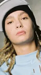 ai character: Tom kaulitz  background