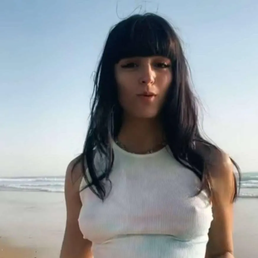 chat with ai character: Lenna vivas