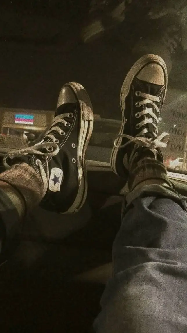 ai character: 𓍯🩼ѕтяιкєя🩼𓍯 background