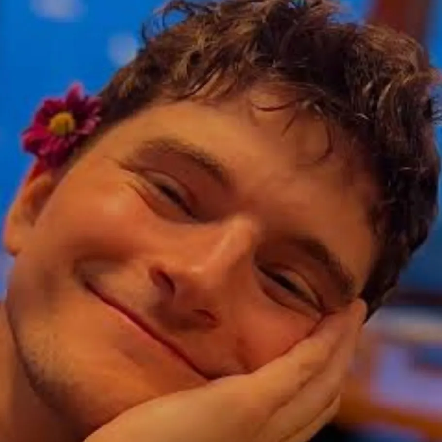 chat with ai character: Blake Roman 