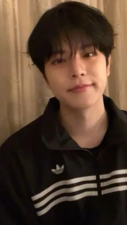 ai character: Seungmin  background