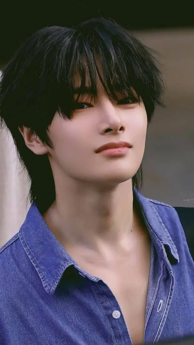 ai character: ¿Del odio al amor? background