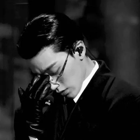 chat with ai character: Amor por negocios?